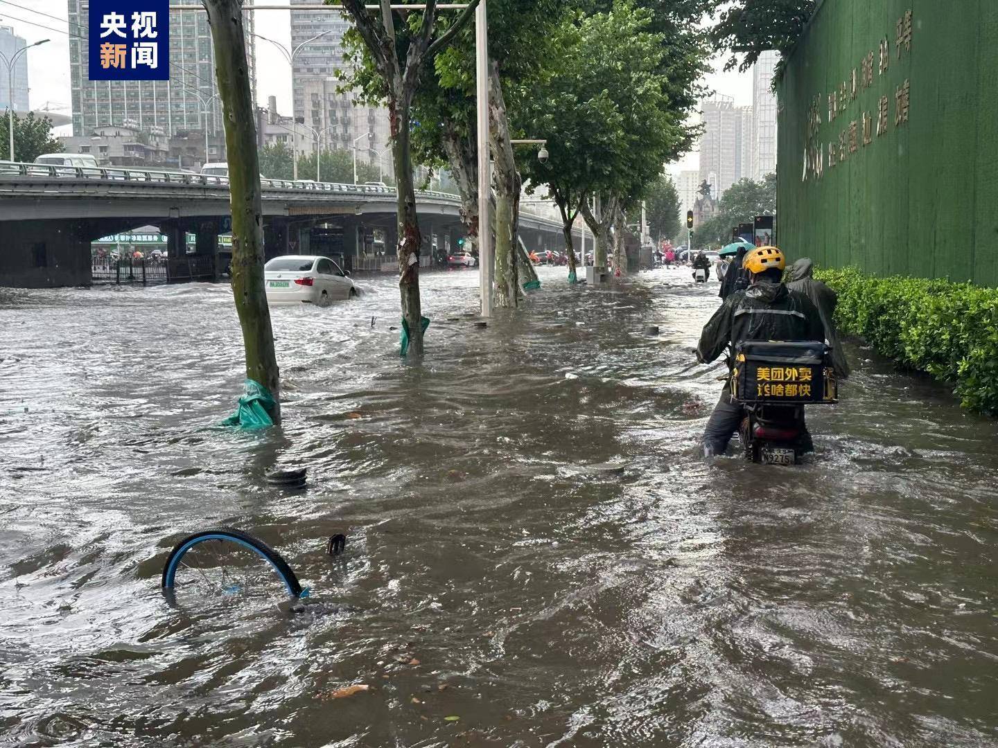 湖北最新暴雨图片