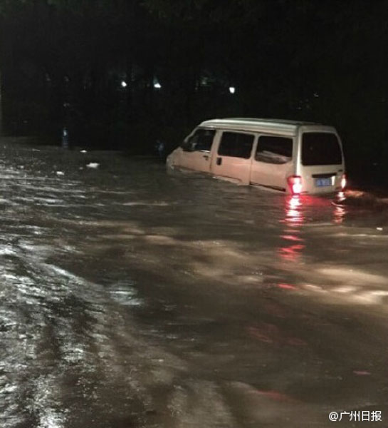 最新深圳暴雨预警